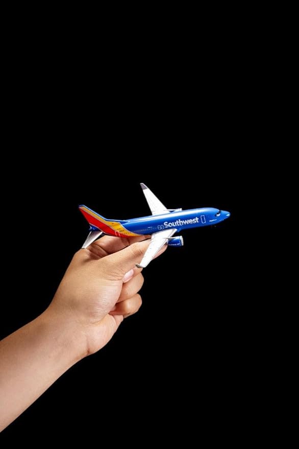 Daron Toy Airplane – Southwest Airlines – Die-Cast Metal Model Airplane Toy with Plastic Parts for Kids Ages 3+