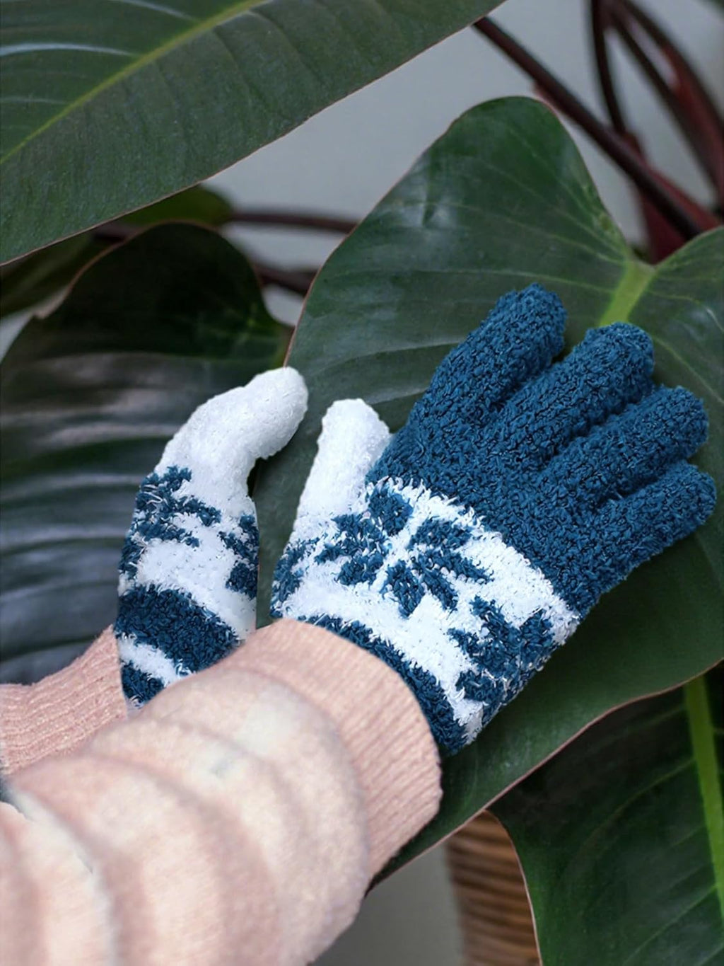 Patelai 3 Pairs Microfiber Plant Dusting Gloves Leaf Cleaning Gloves for Indoor Plants, Blinds, Furniture, House(Medium,Snowflake Dark Blue, Gray, Khaki, White)