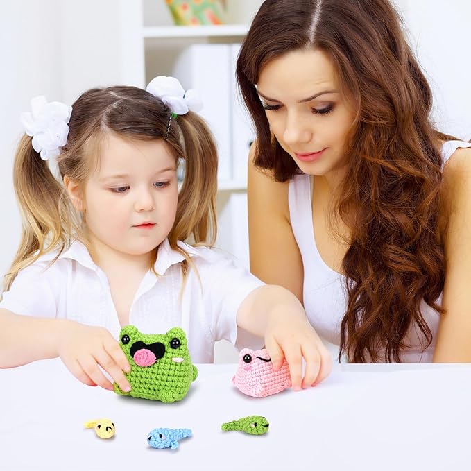 Crochet Kit for Beginners - Frog Family Crochet Kits with Step-by-Step Video Tutorials, Beginner Crochet Kit for Adults and Kids, 2 PCS Frogs and 3 PCS Tadpoles Crocheting Set