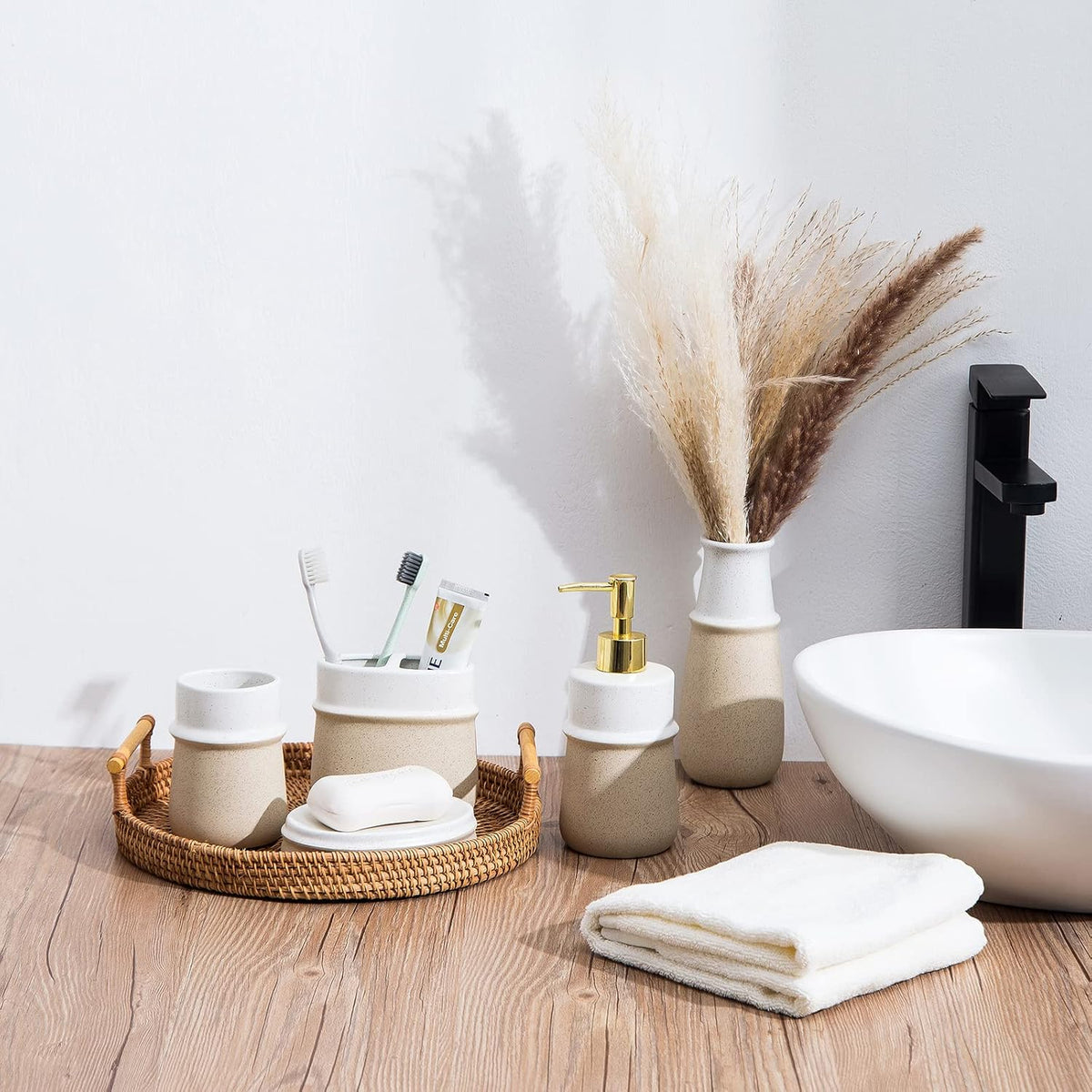 Beige Ceramic Soap Dispenser for Kitchen, Refillable Hand Dispenser with Rust Proof Stainless Steel Pump, 12Oz Lotion Dispenser Bathroom for Dish Soap, Hand soap.